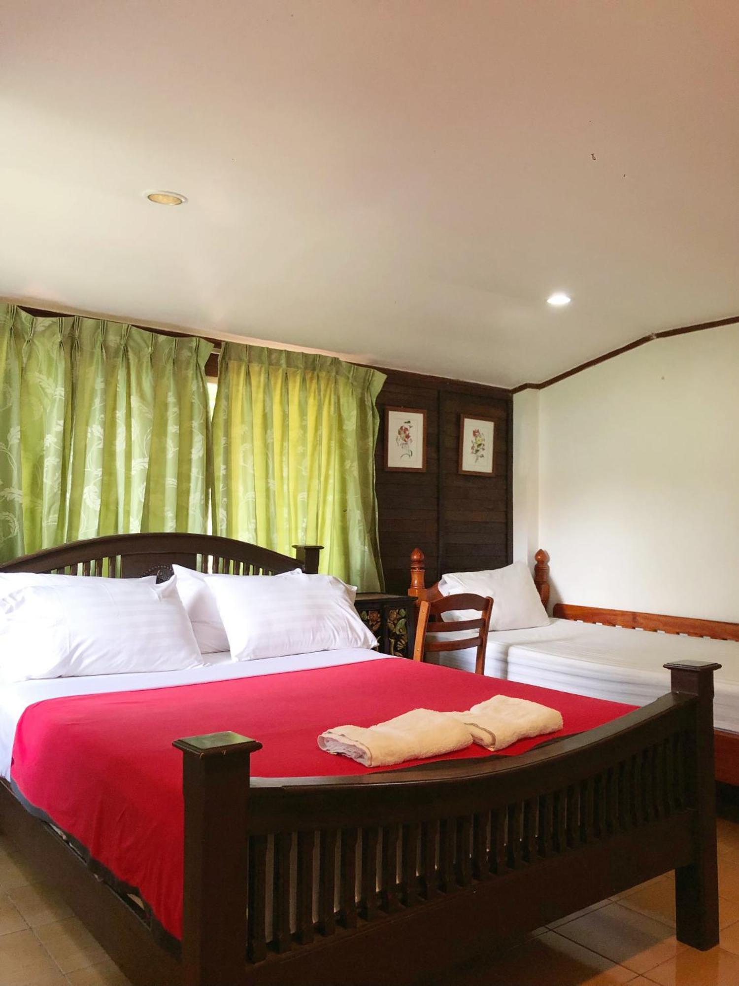 פרה נאקון סי איוטאיה Moradok Thai Guesthouse מראה חיצוני תמונה